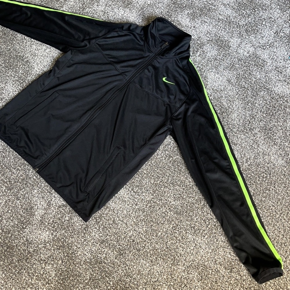 Nike jacket - Picture 2 of 4